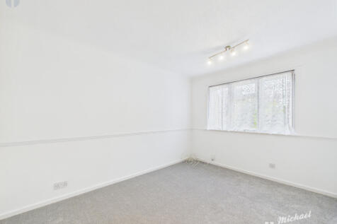 CAM03218G0-PR0738-STILL005