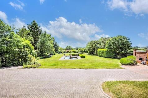 Heritage House Stunning Garden.jpeg