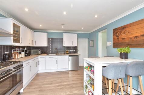 Kitchen/ Breakfast Room