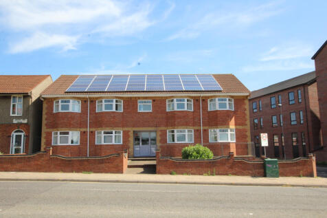 Full-time student - studio flat available now