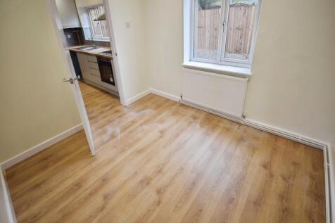 Kenilworth Grove, Longton photo 3