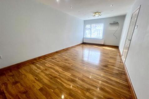 3 Appletree Grove, Wolverhampton photo 4