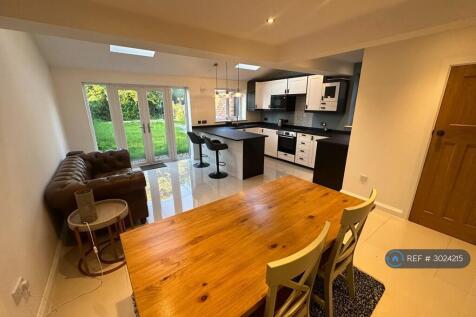 Open Plan Kitchen / Sitting Area