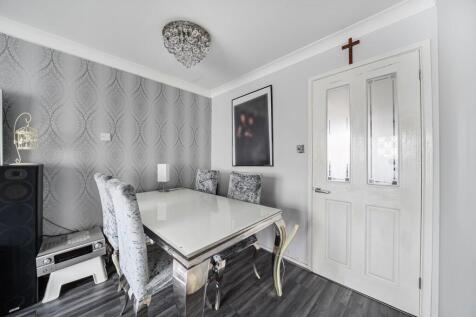 Living Room/ Dining Room