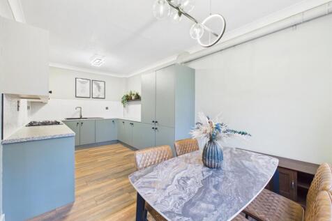 Castledene Court, South Gosforth photo 4