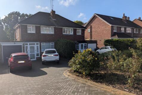 3-bed semi-detached on Carlton Road, £2,500/mo
