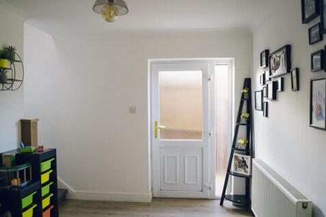 Lawr Llawr / Downstairs Area