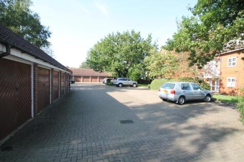 6 St Saviours Court 009.jpg