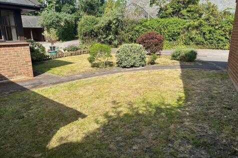 FRONT GARDEN