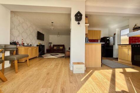 Lounge &amp; Kitchen