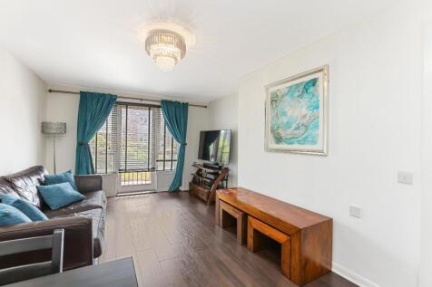 Living Room/ Dining Area