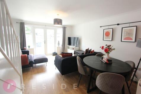 Lounge / Dining Area