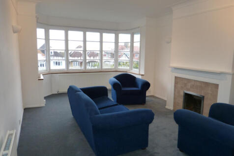3 bed flat to rent Finchley Road, London NW11 8DD