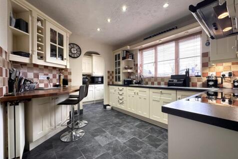 Spacious Breakfast Kitchen 460