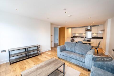Living Room (2/4)
