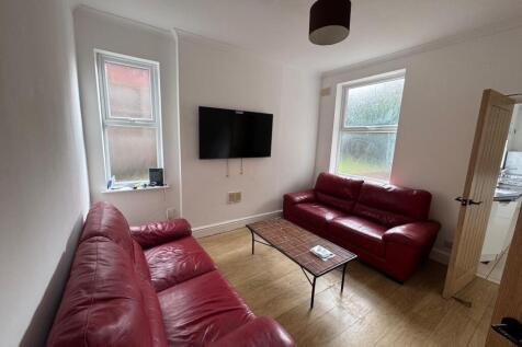 5-bed semi-detached on Willoughby Avenue, Nottingham, Nottinghamshire, NG7, £2,817/mo