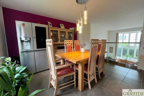 Dining Area.JPG