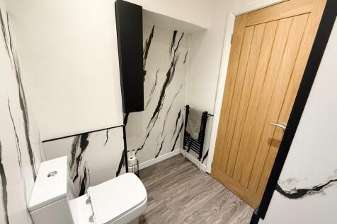 D/STAIRS SHOWER ROOM