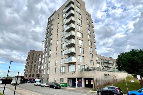 Flat for sale at gallions reach, E16 by barrain lo