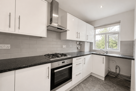 2 BEDROOM MAISONETTE WITH GARDEN