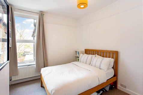 Kent Road, Chiswick, London, W4 photo 3