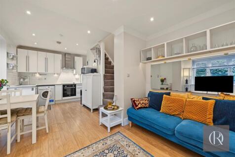Flat 1, 129 Clapham High Street SW4 7SS-8.jpg