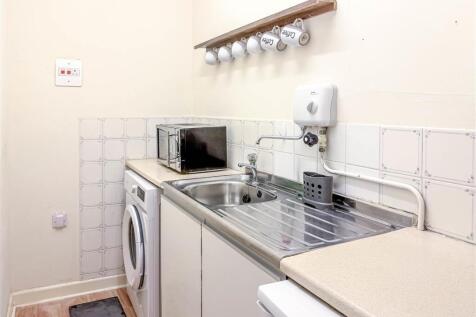 Kitchen a.jpg