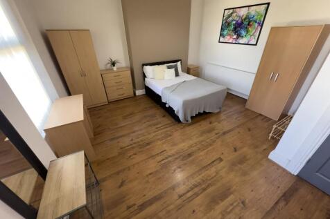 7-bed semi-detached on Deane Road, L7 0ET, , £542/mo