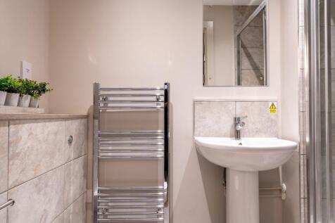 Well-maintained bathroom with a modern pedestal...