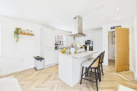 Kitchen/ Dining Area