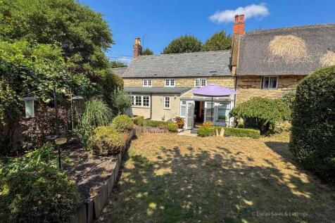 14 Church St Isham-21.jpg