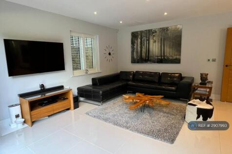 Hazel Way, Fetcham, Leatherhead, KT22 photo 5