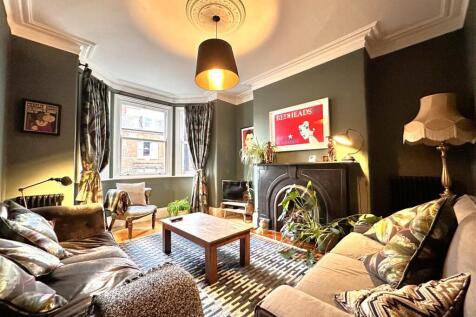 Bay-Fronted Lounge 569