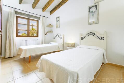 Excellent villa for sale in Alcudia with tourists license