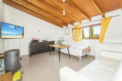 TRADITIONAL VILLAGE HOUSE FOR SALE IN POLLENSA 