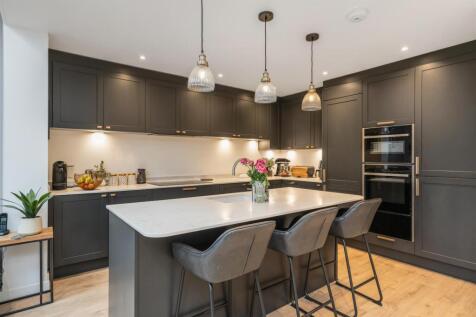 10 Kingswood Close_4.jpg