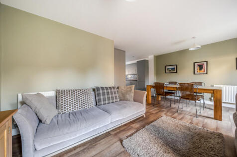 1387900-7-693fe54...