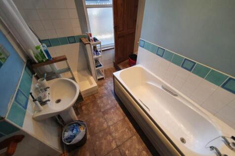 Ground floor bathroo