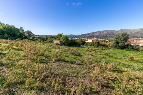 The building plot has a size of 32.625 sqm