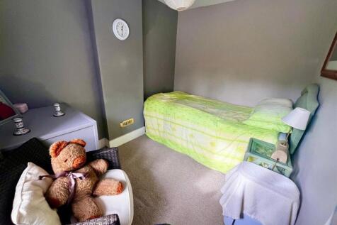 80 Albert Street bedroom.jpg