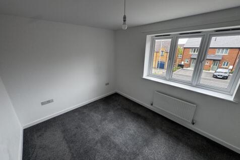 Canons Close, Corby photo 4