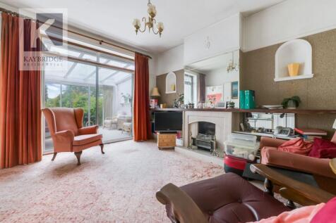 St. Clair Drive, Worcester Park - KT4 8UE