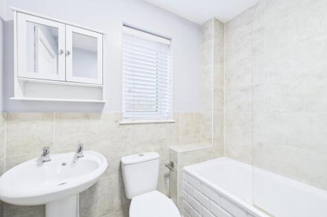 CAM01909G0-PR0454-STILL018