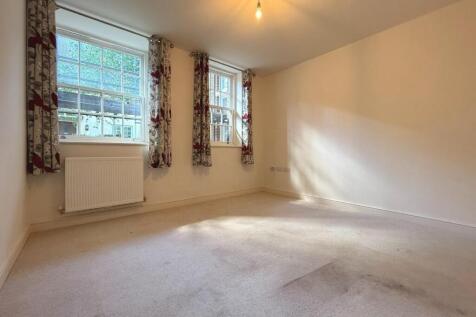 LIVING ROOM.jpg