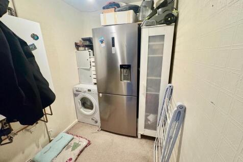 Angrave Close, NG3 photo 4