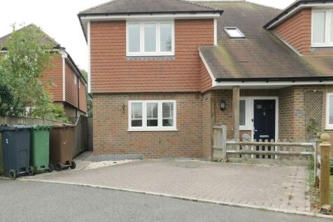 2-bed house on Telham Close, East Sussex, £1,500/mo