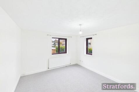 Water Eaton Road, Bletchley, MK2 photo 3
