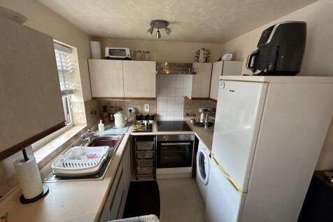77 Norman Drive, Mirfield, WF14 9SS photo 3