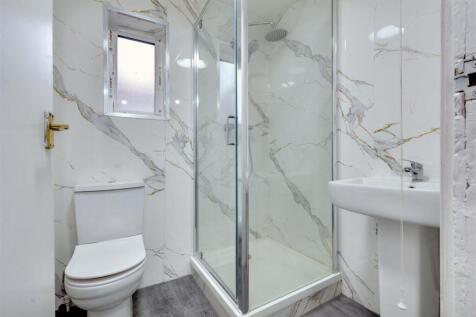 10. Bathroom 3.jpg