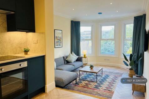 Lounge &amp; Kitchen